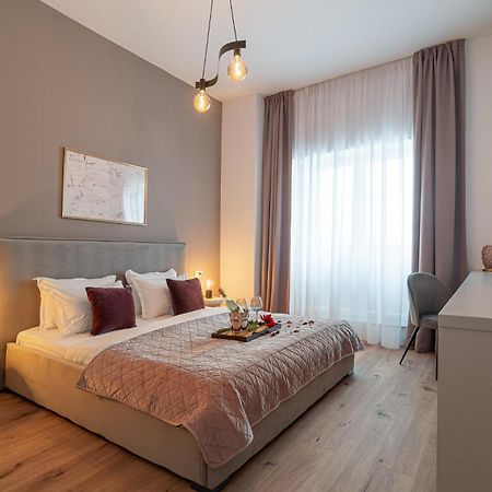 Loggia & Luxe 5Br Penthouse In Universitatii Area Bukarest Kültér fotó