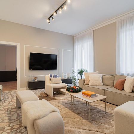 Loggia & Luxe 5Br Penthouse In Universitatii Area Bukarest Kültér fotó