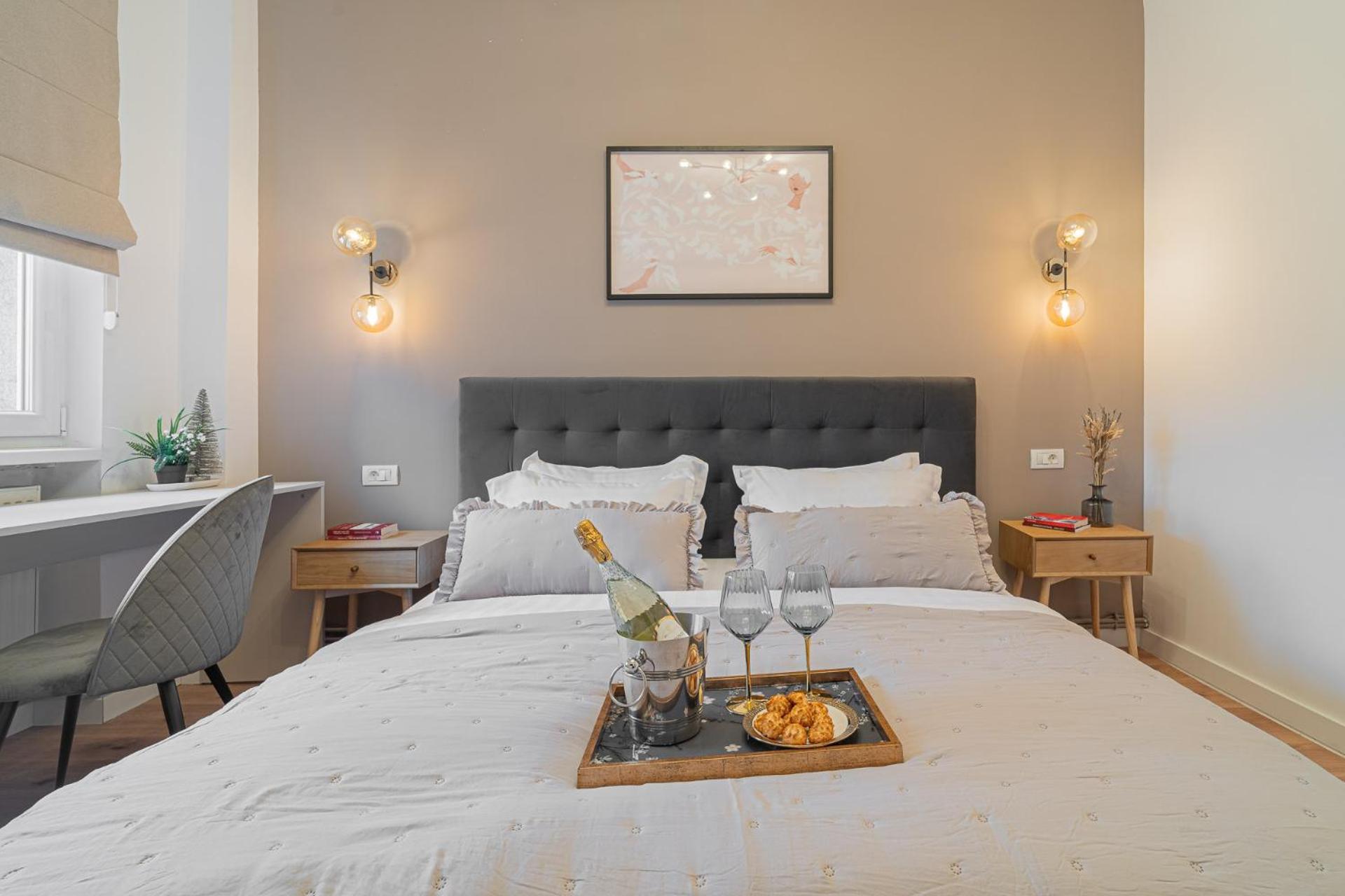 Loggia & Luxe 5Br Penthouse In Universitatii Area Bukarest Kültér fotó