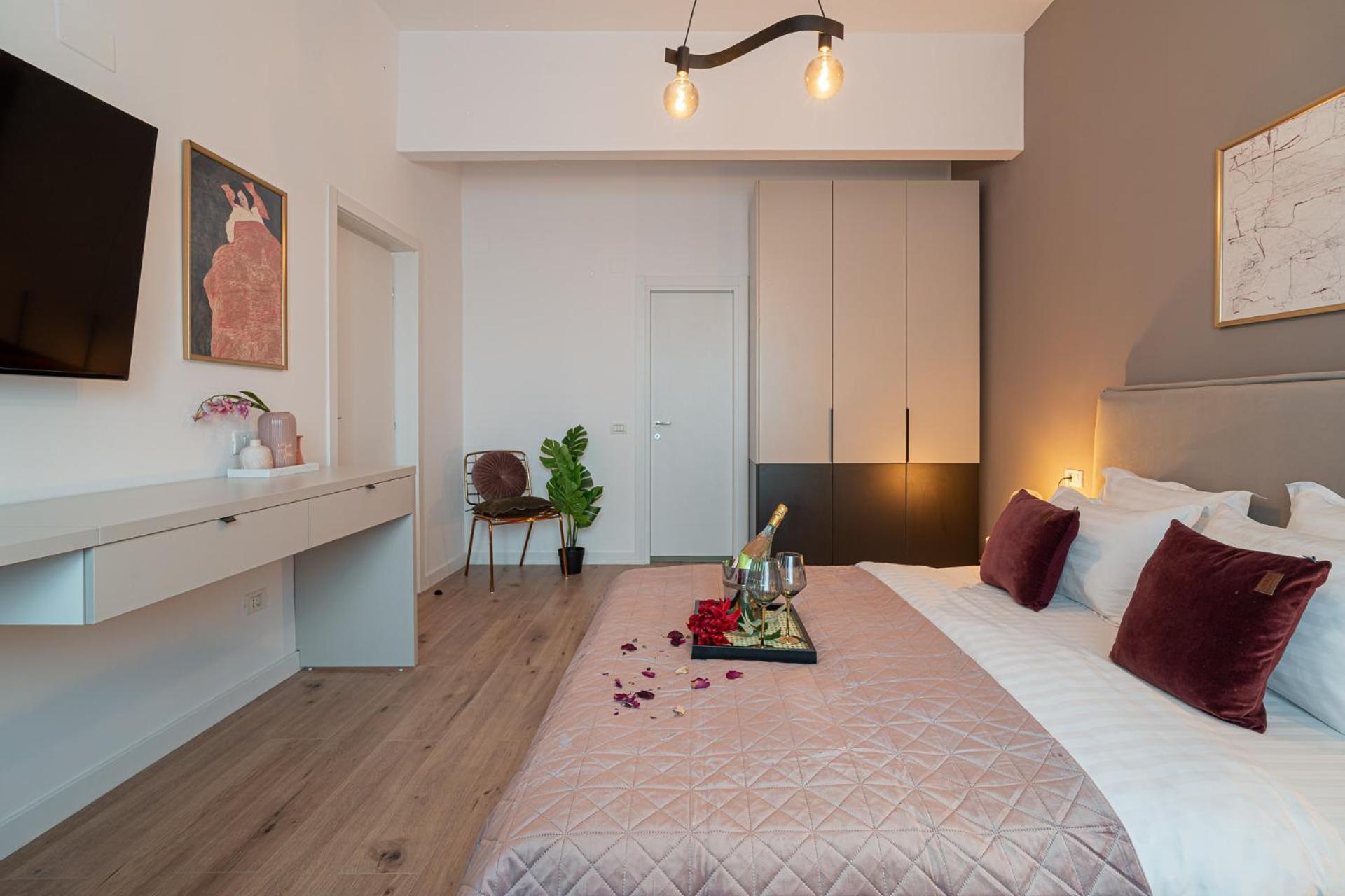 Loggia & Luxe 5Br Penthouse In Universitatii Area Bukarest Kültér fotó