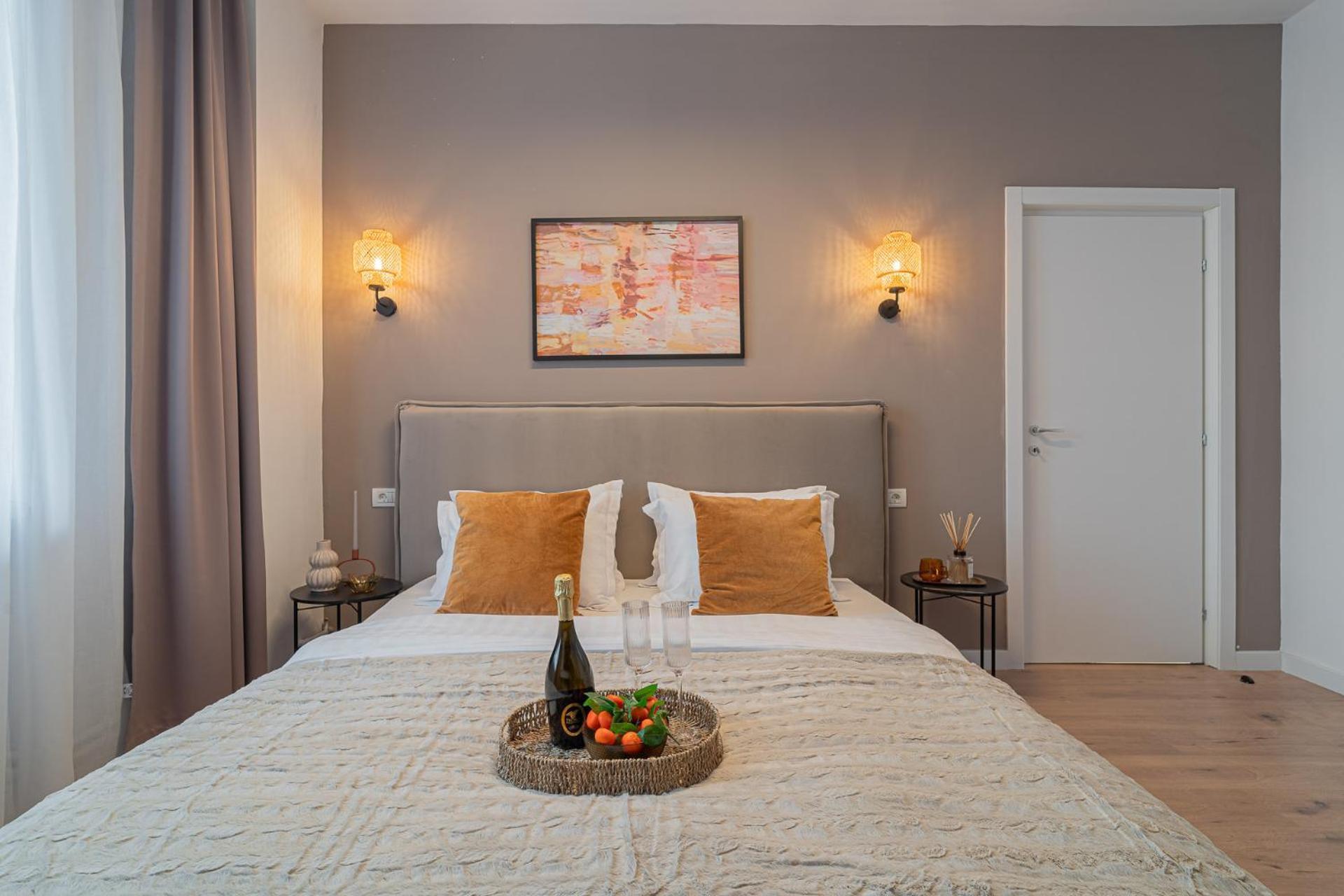 Loggia & Luxe 5Br Penthouse In Universitatii Area Bukarest Kültér fotó