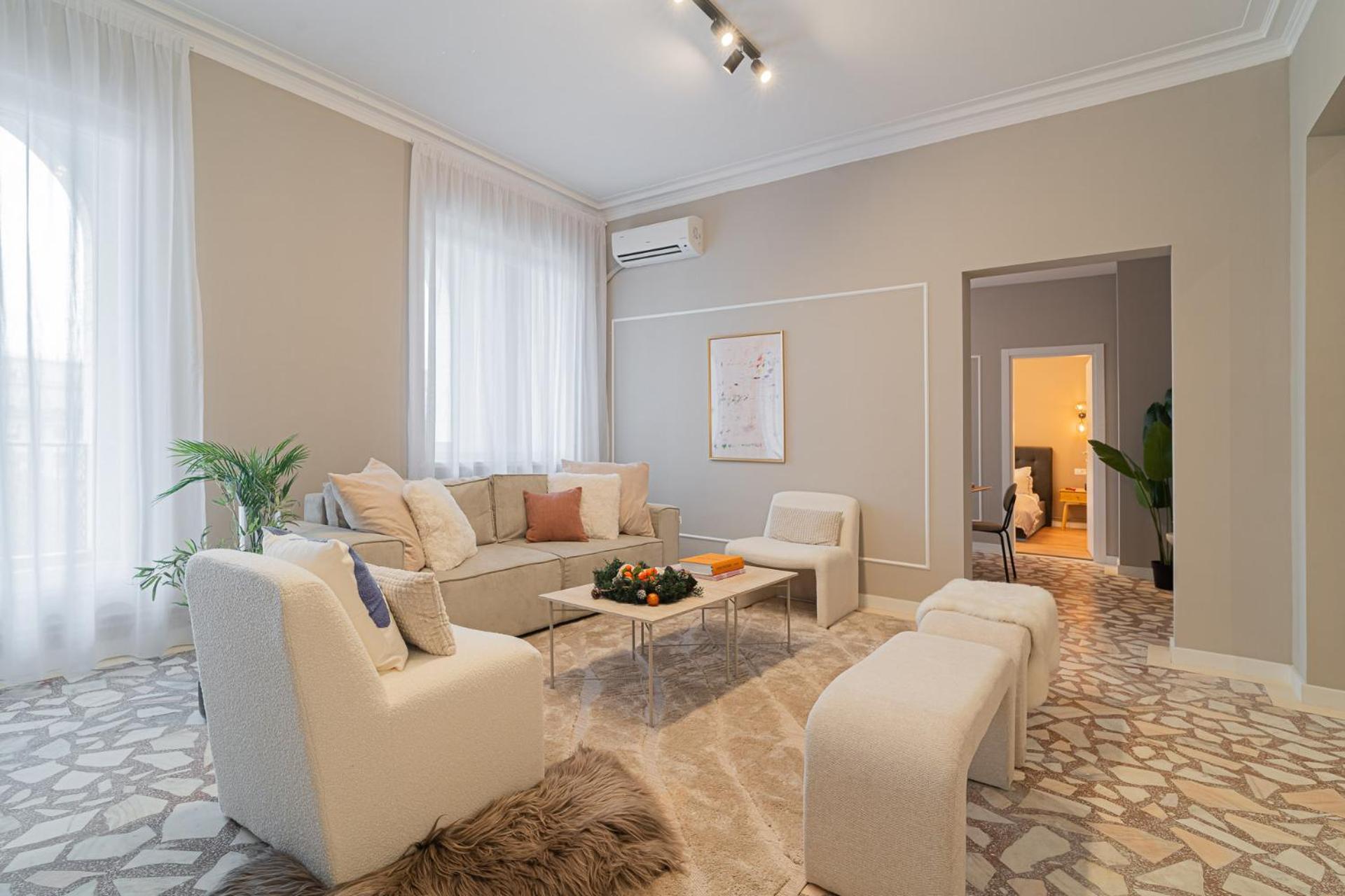 Loggia & Luxe 5Br Penthouse In Universitatii Area Bukarest Kültér fotó